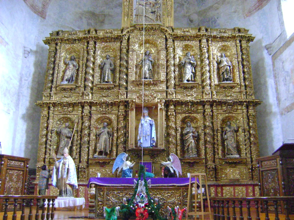 Altar im ehemaligen Franziskanerkloster von Tlalmanalco -- 
jakob.beckeling@yahoo.com