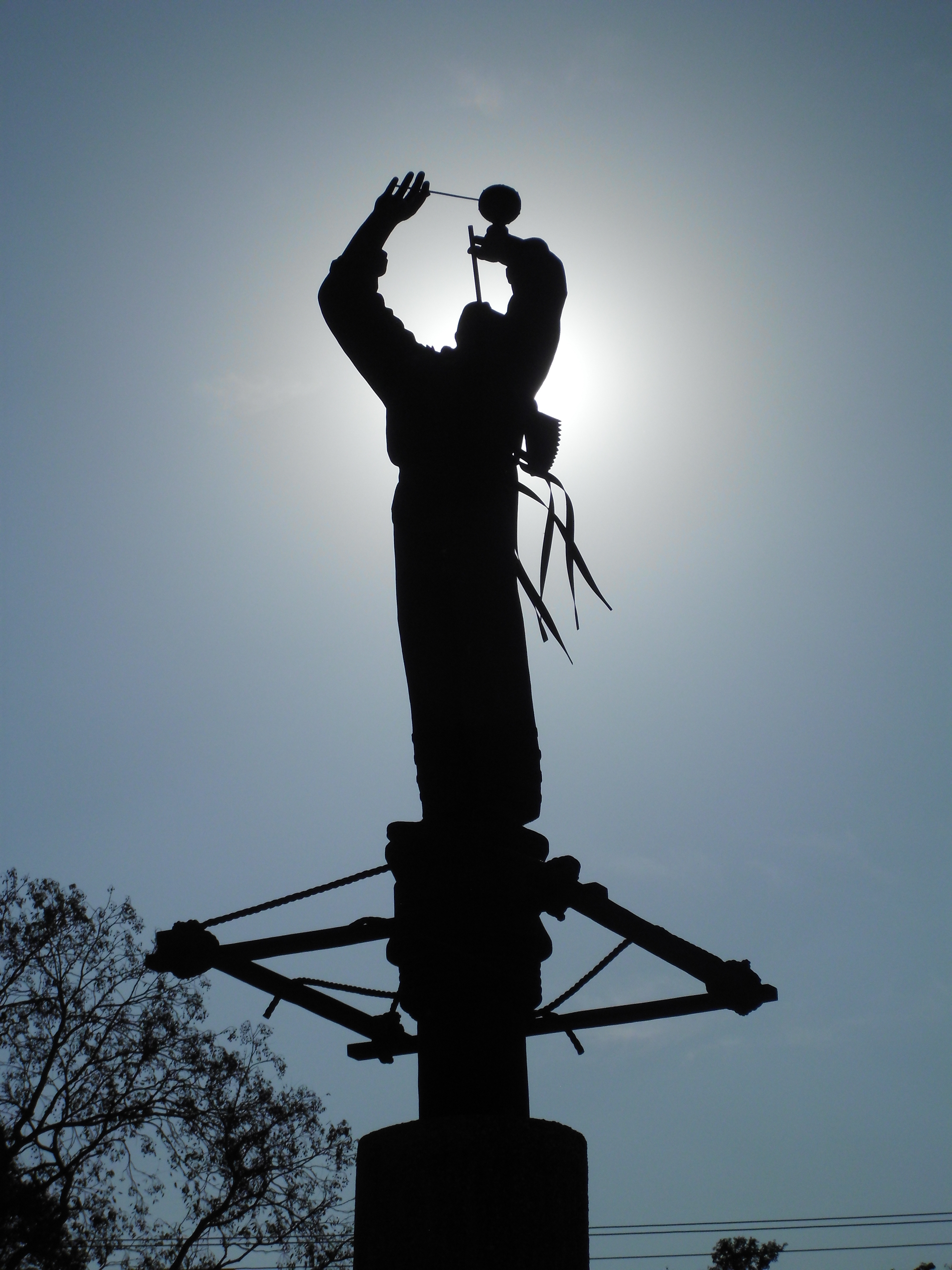 Voladorskulptur in El Tajín 
Foto: Matthias Otto