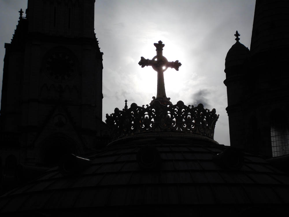 Lourdes: Kreuz und Sonne -- 
jakob.beckeling@yahoo.com