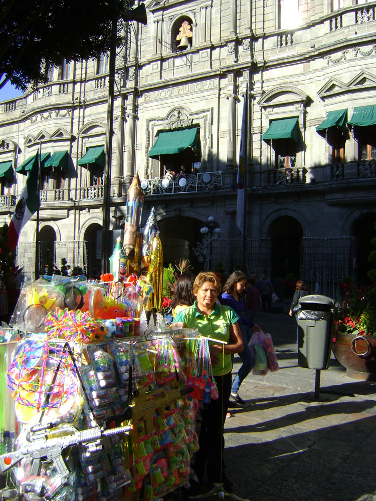 Zócalo Puebla: Vor dem Rathaus - 
jakob.beckeling@yahoo.com